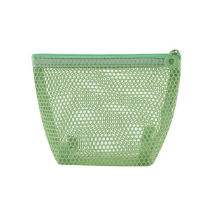 Neceser trapezoidal de malla fina, portátil y organizado - Product Image 1