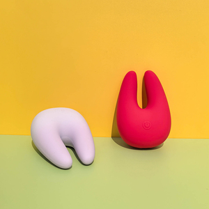 Vibratori Doppi a Forma di Coniglio CE ROHS Massaggiatore per Seno Femminile con Forte Vibrazione Stimolazione Clitoridea in Silicone Liquido Giocattolo Sessuale per Adulti - Product Image 2