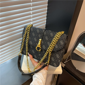 Bolso bandolera Chain <span class=keywords><strong>Guess</strong></span> <span class=keywords><strong>con</strong></span> diseño clásico de monograma, un bolso cruzado versátil. - Product Image 5