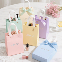 Sac en papier cosmétique personnalisé avec logo, poignée, emballage de maquillage, logo imprimé, sac cadeau de luxe pour rouge à lèvres, vente en gros, boutique de mode