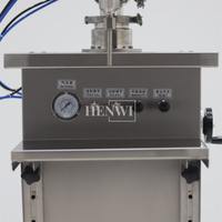 Henwi Halbautomat ische Einkopf-Vertikal druck füll maschine wird in Kosmetik saucen verwendet. Wasch gele Hautpflege industrie