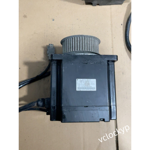 Motor Servo AC YASKAWA SGMPH-15AAA21 de 1500W Usado, con Rayones y Abolladuras, MOT-I-3590=8A41 - Product Image 1