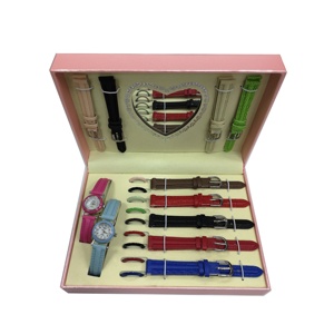 Vente en gros Ensemble montre <span class=keywords><strong>femme</strong></span> avec logo personnalisé et bracelets interchangeables Coffret cadeau belle fille avec cœur - Product Image 3