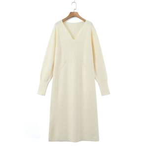 รันฉีเดรสยาวถักคอวีสำหรับผู้หญิงไซส์พลัส ทรงเข้ารูป ความหนาปานกลาง แฟชั่นเรียบง่าย สไตล์ลำลอง - Product Image 1