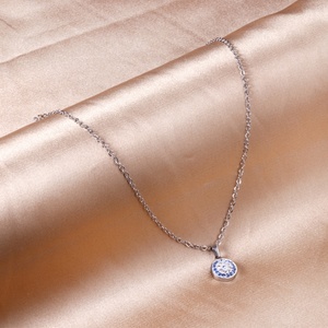 Collar de Acero Inoxidable Auténtico con Colgante de Diseño Moderno Chapado en Oro de 18K - Product Image 2