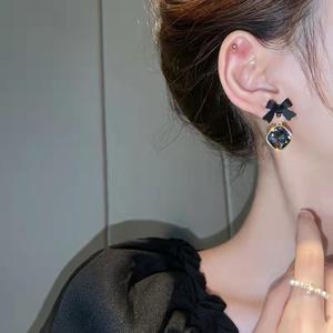 Женские серьги-гвоздики в Корейском стиле - Product Image 2