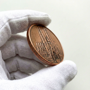 Pièce de monnaie en cuivre « Phénix rebaisseur de flammes » avec patine verdigris, cadeau spirituel pour les studios de yoga et les chercheurs de transformation - Product Image 2