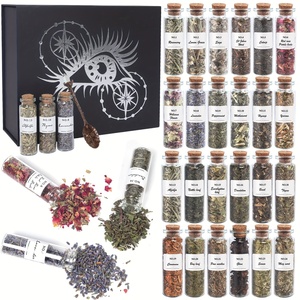 Kit de 24 <span class=keywords><strong>herbes</strong></span> et fleurs pour la sorcellerie - Ensemble d'<span class=keywords><strong>herbes</strong></span> séchées avec 1 cuillère à cristaux - Pour débutants et expérimentés en sorcellerie - Product Image 1