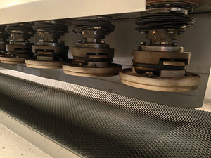 <span class=keywords><strong>เครื่อง</strong></span><span class=keywords><strong>ขัด</strong></span>ขอบถนนอุตสาหกรรมแบบสองด้าน ควบคุมด้วย PLC กำลัง 110/130 กิโลวัตต์ 380 โวลต์ สำหรับ<span class=keywords><strong>ขัด</strong></span><span class=keywords><strong>หิน</strong></span>แกรนิตและหินอ่อน - Product Image 3