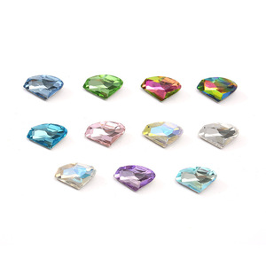 Vente en gros de forets à ongles multifacettes en forme de hache à fond pointu, accessoires de bricolage, clous décoratifs, patchs pour vêtements - Product Image 2