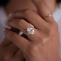 Bague S925 plaqué or avec oxydes de zirconium ovales et motif étoile, pierres latérales solitaires, style minimaliste classique et élégant pour femme