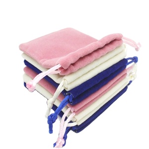 Sacs à bijoux en velours légers et recyclables en gros, avec logo personnalisé, pochettes d'emballage imprimées sur mesure pour boutiques et entreprises, avec cordon de serrage - Product Image 1