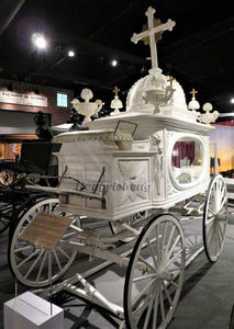 Venta caliente White Hearse Van en Jamaica Funeral Carruaje tirado por manguera para la venta - Product Image 5