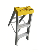 Échelle pliable en aluminium à une seule face de type A avec un design moderne pour une utilisation en extérieur et en entrepôt, comprend une boîte à outils