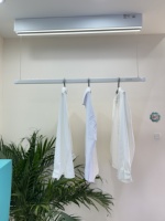 Séchoir à linge électrique intelligent en aluminium à fixation au plafond, levage à une touche, télécommande, design encastré pour usage domestique intérieur