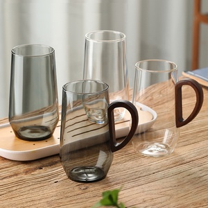 Gobelet à eau soufflé à la main grande capacité pour le bureau, en verre borosilicate transparent gris fumé, tasse à thé vert avec poignée en bois - Product Image 3