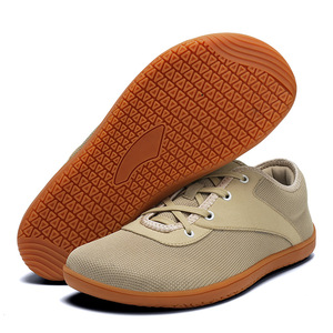 Chaussures d'été légères en maille respirante pour hommes et femmes, design à bout large avec semelles en caoutchouc souple pour un <span class=keywords><strong>confort</strong></span> ultime et une sensation de marche pieds nus. - Product Image 3