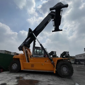 Apilador de contenedores usado Kalmar DRT450 de 45 toneladas del año 2021 con motor Cummins y transmisión Dana 36000 en buen estado. - Product Image 1