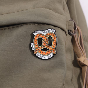 Kahve bisküvi havuç emaye Pin gıda Metal broş yaka rozeti takı sırt çantası aksesuarları toptan - Product Image 3