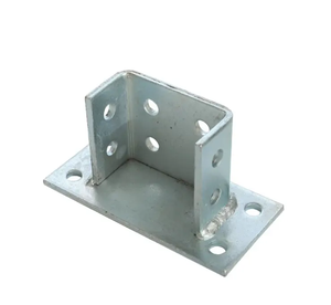 Accessoires solaires : Base de poteau monocanal en acier galvanisé à fentes - Product Image 6