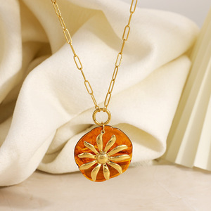 Fashion Pendant <b>Necklace</b> 18k Gold Plated Resin Flower Charm Single Layer <b>Statement</b> Jewelry for Women - Product Image 4