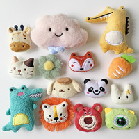 Mini jouets en peluche de petite taille, Animal en peluche, personnalisé et mignon avec tête de dessin animé, accessoires pour chaussettes de bébé, chapeaux, vente en gros, pièces
