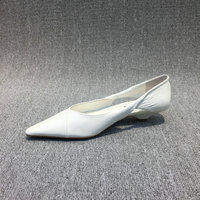 Chaussures pour femmes style européen, Nouvelle collection Printemps, en PU, à talon fin, à bout pointu, ajourées, style décontracté