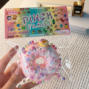 Juguete antiestrés de donut con cuentas de colores, regalo sensorial adorable con textura suave y atractivo estético moderno - Product Image 2
