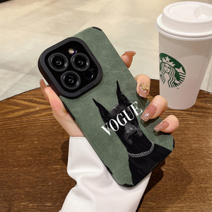 Coque de téléphone rétro en daim noir avec motif chien caniche et lunettes de magazine, tendance et en promotion, pour iPhone 17Air 16 15 14 13 12 11 Pro Max - Product Image 3