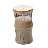 Verre Cloud Cup avec paille en borosilicate haute résistance, design rayé et bombé pour boissons froides, café, jus et thé au lait