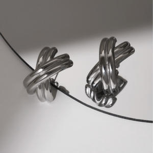 Myneck 2024 classico Euramerican <span class=keywords><strong>roma</strong></span> croce orecchini 18K placcato oro in acciaio inox appannare gioielli alla moda gratis - Product Image 4