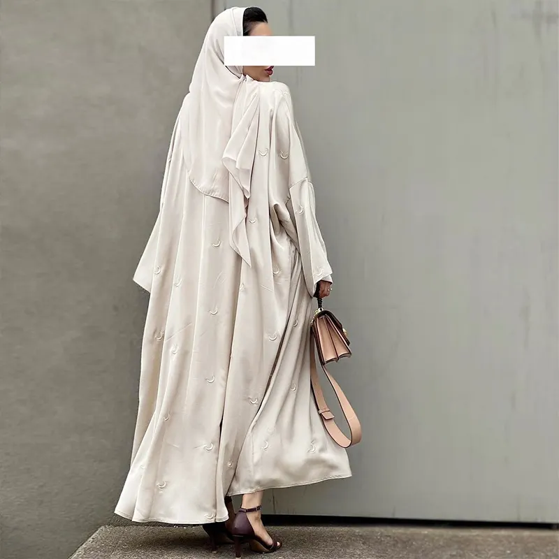 2024 Dubai custom high quality muslim abaya set wholesale crinkle long embroidery moom satin silk abaya for women