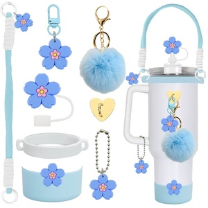 Kit d'accessoires Pafu DIY 8 pièces : pendentifs en forme <span class=keywords><strong>de</strong></span> tasse, corde à main, pendentif en silicone en forme <span class=keywords><strong>de</strong></span> fleur, bouchon <span class=keywords><strong>de</strong></span> <span class=keywords><strong>paille</strong></span>, pendentif en forme <span class=keywords><strong>de</strong></span> <span class=keywords><strong>boule</strong></span> en peluche, chaîne, accessoires pour tasse - Product Image 3