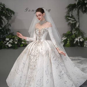 Vestido de Novia GT128 Moderno, Largo hasta el Suelo, con Mangas Largas, Estampado Floral y Apliques de Encaje - Product Image 2