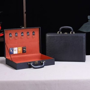 Cajas de Almacenamiento de Madera Hechas <span class=keywords><strong>a</strong></span> Mano con Núcleo de <span class=keywords><strong>MDF</strong></span>, Diseño de Maletín de Cuero, Exhibidor de Ropa y Perfumes, Baúl Rectangular para Regalos, Logotipo Personalizado - Product Image 3