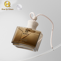 Bouteilles de parfum pour voiture de bonne qualité, forme carrée, suspendues, différentes couleurs