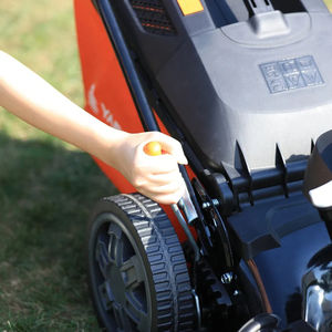 <span class=keywords><strong>Tondeuse</strong></span> à essence automotrice Yard Force 46cm avec <span class=keywords><strong>moteur</strong></span> <span class=keywords><strong>Honda</strong></span> 145cm3 GCV145, avec affichage numérique, GM H46A - Product Image 5