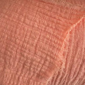Tissu crêpe double couche 40*16 en coton slub délavé, gaze de coton pour vêtements de maternité et de détente pour bébé et tie-dye - Product Image 1