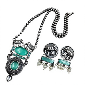 Collar de diseño de elefante de plata de latón con pendientes a juego de piedra Monalish Tipo de cadena de perlas Aspecto elegante - Product Image 1