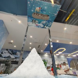 Máquina de hielo y nieve 220V 1.1kW con refrigerante comercial R404A para efecto de nieve en interiores - Product Image 1