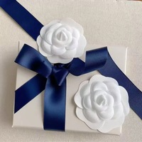 6.5cm à la main vintage toile de coton blanc camélia fleur pour boîte décoration ou de mariage avec retour colle