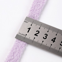 Lacets en polyester colorés de haute qualité, 1,3 cm de large, en peluche, avec un motif flocon de neige mignon, lacets plats doux pour baskets et bottes d'hiver