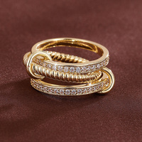 Ensemble de trois bagues empilables élégantes, plaqué or raffiné, bande en zircon pour femmes, bijoux de design de niche haut de gamme