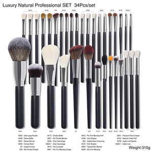 DailyQueen 33 pièces Kit <span class=keywords><strong>de</strong></span> maquillage professionnel Brosse corporelle Logo personnalisé Vente en gros <span class=keywords><strong>de</strong></span> pinceaux <span class=keywords><strong>de</strong></span> maquillage avec brosse à raser - Product Image 1