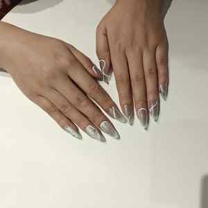 Uñas Postizas de Moda Muhaha, Forma Almendrada, Rayas Plateadas - Product Image 5