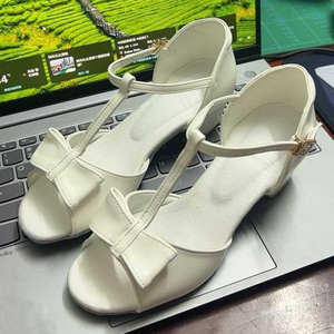 <span class=keywords><strong>Chaussures</strong></span> <span class=keywords><strong>de</strong></span> <span class=keywords><strong>Danse</strong></span> Latine Salsa en Cuir PU Blanc pour Filles et Femmes avec Talons Bas <span class=keywords><strong>de</strong></span> <span class=keywords><strong>3</strong></span>,5 <span class=keywords><strong>cm</strong></span> et Semelle en Cuir Velours - Product Image 3