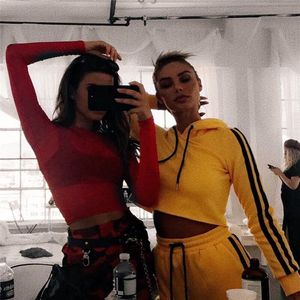 Tute da donna con testo a righe laterali personalizzate, Set di <span class=keywords><strong>tuta</strong></span> a righe <span class=keywords><strong>Private</strong></span> Label, tute da ginnastica femminili personalizzate - Product Image 4