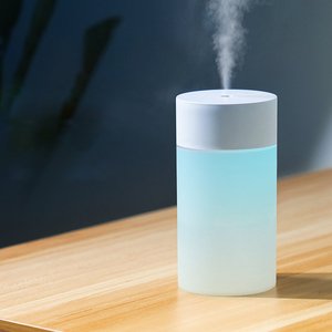 Humidificador de aire ultrasónico con USB, minidifusor de aceite esencial, purificador de coche, generador de niebla de anión con luz romántica, 260ML - Product Image 1