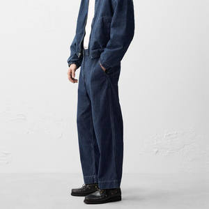 Jeans larghi blu scuro su misura semplici ma non semplicistici mostrano il fascino spensierato ed elegante degli uomini - Product Image 5