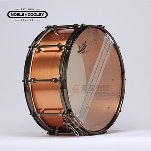 Tambor <span class=keywords><strong>de</strong></span> Percusión American NC Noble & Cooley Copper Classic Series 14x6 con Cámara <span class=keywords><strong>de</strong></span> Metal Mate Cepillado - Product Image 2